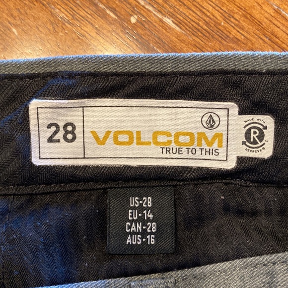 Boys Volcom shorts - Picture 3 of 5
